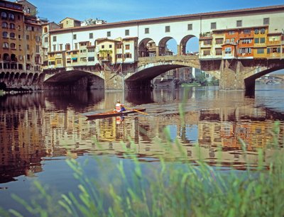 El Ponte Vecchio, construido en 1345 de Taddeo Gaddi